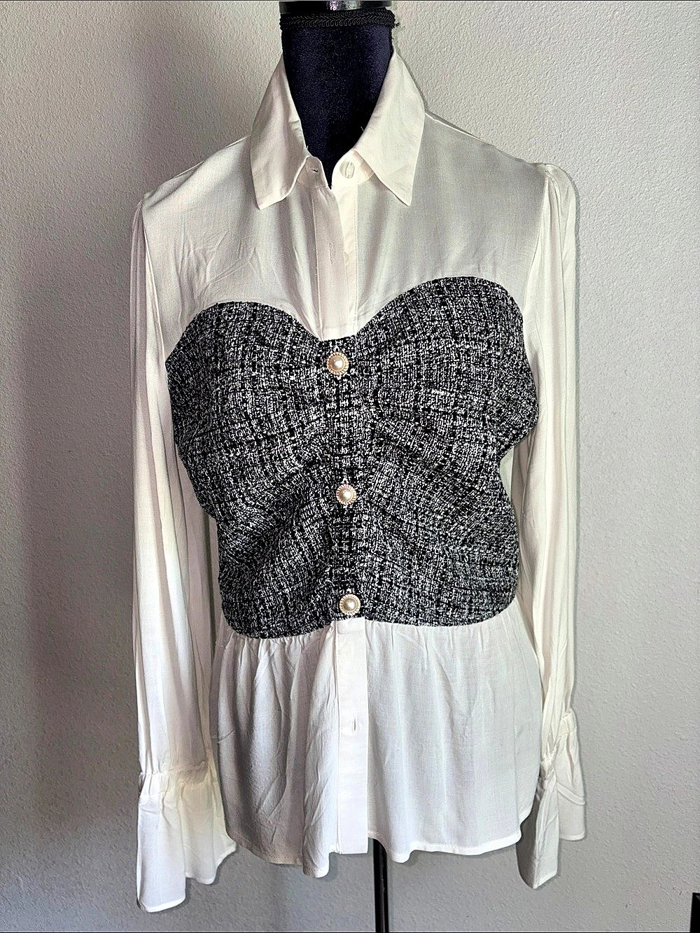 VENUS White & Black Textured Button Down Size Large (12)